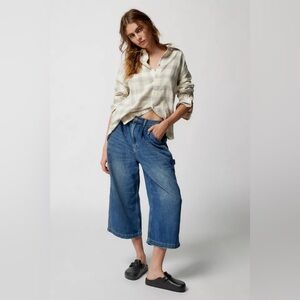 BDG Wide-Leg Cropped Ankle Jeans in Medium Blue